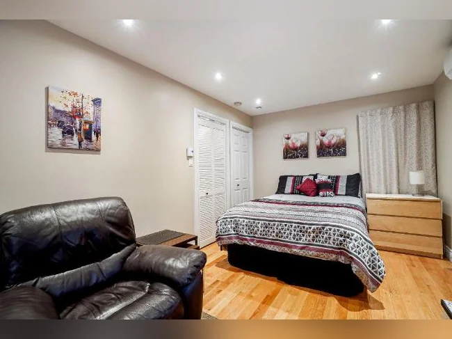 Condo-hôtel, studio, formule tout inclus, Vieux-Longueuil. thumbnail 4
