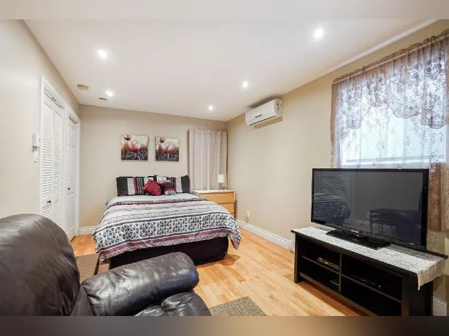 Condo-hôtel, studio, formule tout inclus, Vieux-Longueuil. thumbnail 5