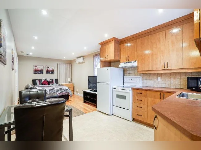 Condo-hôtel, studio, formule tout inclus, Vieux-Longueuil. thumbnail 7