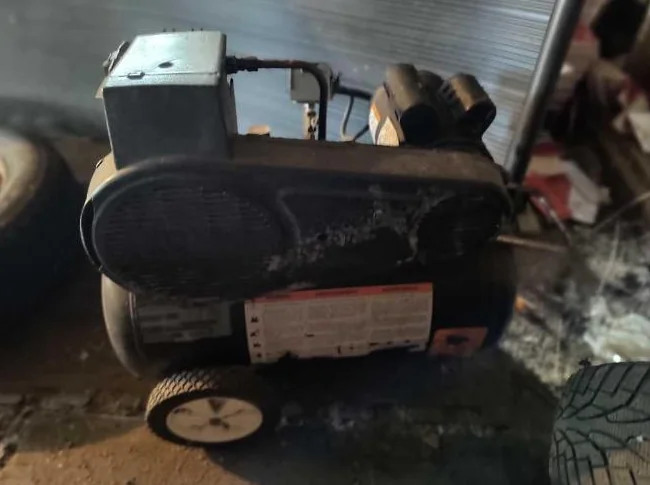 Compresseur 4.5 Hp 20Gal I'm thumbnail 2