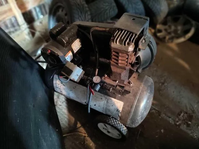 Compresseur 4.5 Hp 20Gal I'm thumbnail 4
