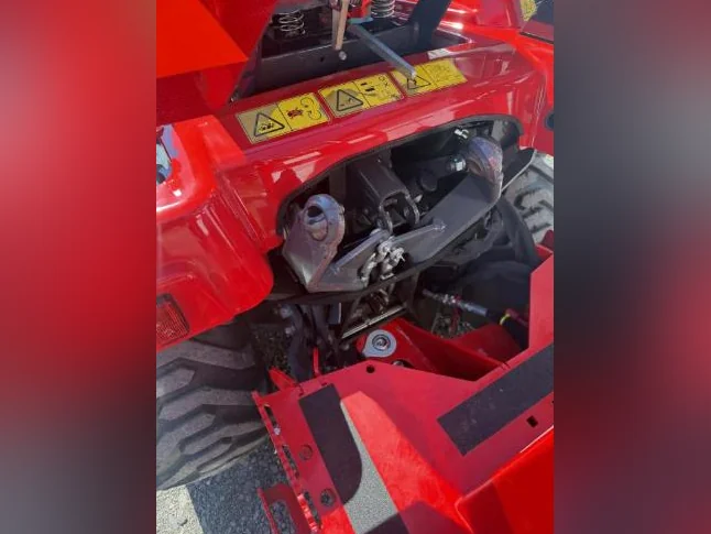 Tracteur agricole Massey Ferguson 1723EB 2023 avec garantie thumbnail 10