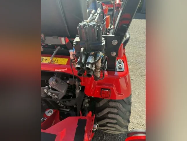Tracteur agricole Massey Ferguson 1723EB 2023 avec garantie thumbnail 9