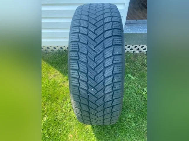 4 pneus Michelin presque neufs