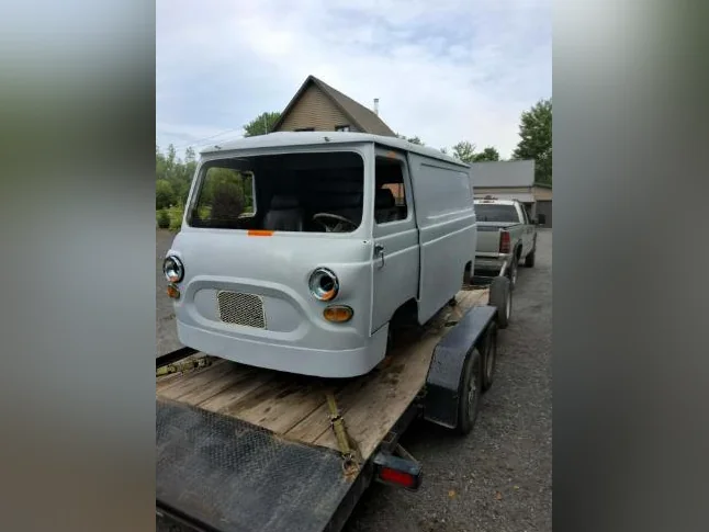 AUSTIN J4 1965 TRÈS TRÈS RARE . VOUS REVER DE VACANCES EN VAN, C'EST POUR VOUS. RESTE A FINALISER...