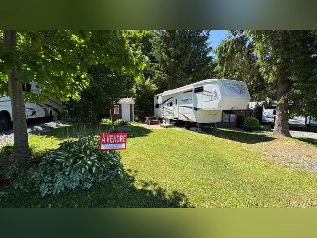 Lot de camping privé à vendre thumbnail 2