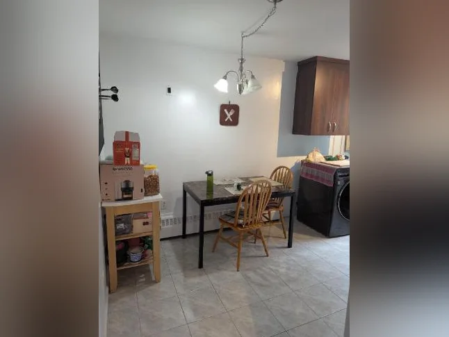 4 1/2 à louer 1er août Vieux Longueuil thumbnail 6