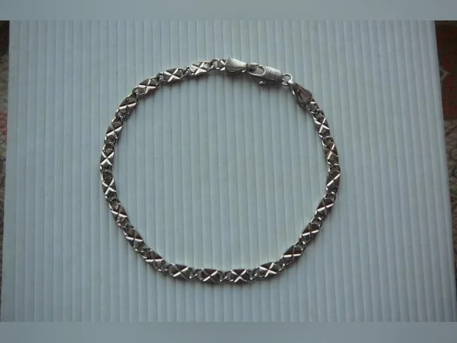 Bracelet en acier inoxydable , motifs de pointe de diamant .( femme )