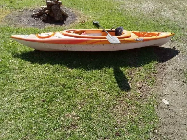 Kayak 🛶      pélican  avec rames    et ceinture de sauvetage 260$ thumbnail 2