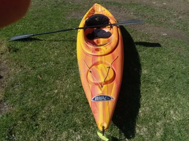 Kayak 🛶 pélican avec rames et ceinture de sauvetage 260$