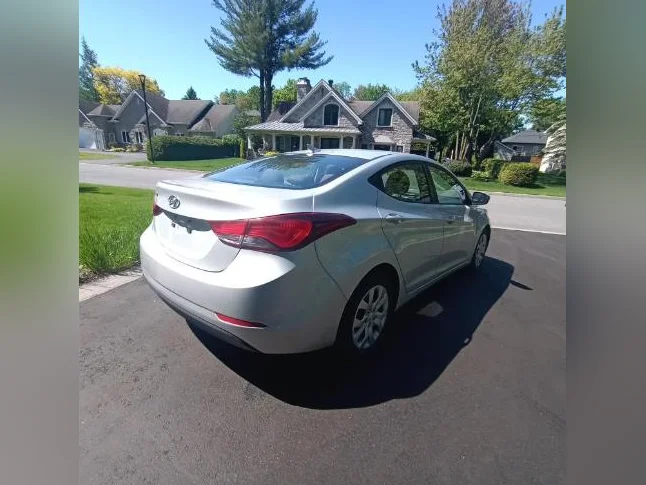 HYUNDAI ÉLANTRA AUTOMATIQUE SEULEMENT 136000 KM FULL ÉQUIPÉ AUCUNE ROUILLE PRIX EST FERME thumbnail 6