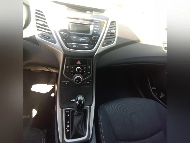 HYUNDAI ÉLANTRA AUTOMATIQUE SEULEMENT 136000 KM FULL ÉQUIPÉ AUCUNE ROUILLE PRIX EST FERME thumbnail 10