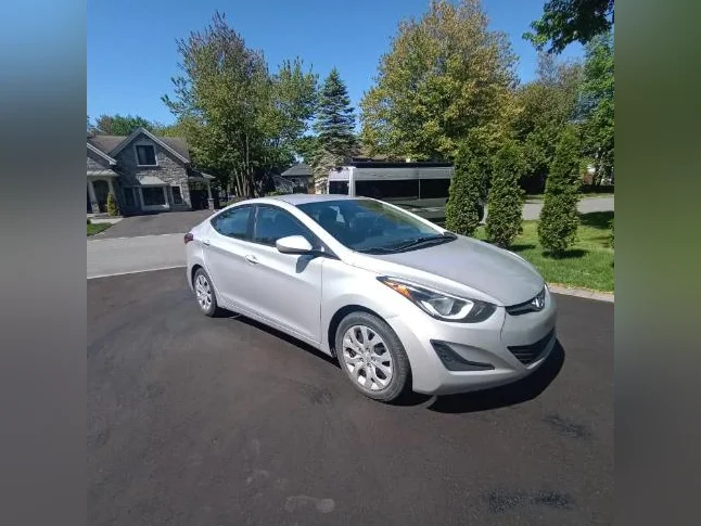 HYUNDAI ÉLANTRA AUTOMATIQUE SEULEMENT 136000 KM FULL ÉQUIPÉ AUCUNE ROUILLE PRIX EST FERME