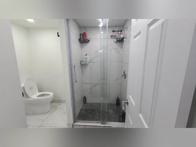 Chambre à louer / Room to rent 700$ thumbnail 6