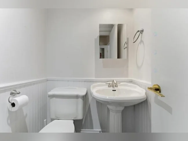 🏡 Magnifique maison à louer à Place d’Amboise thumbnail 7