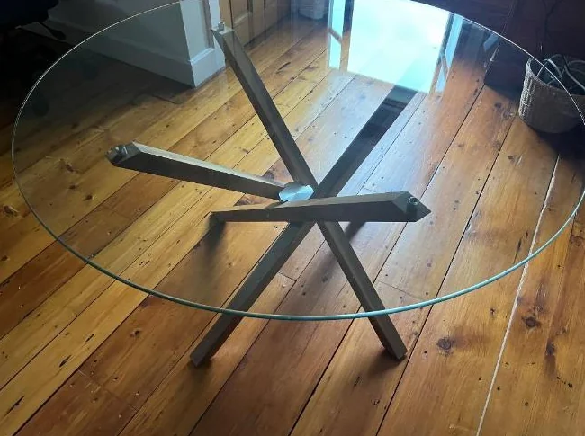 Table de salle à dîner en verre thumbnail 3