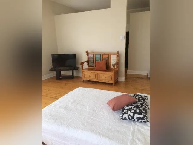 Trois-Rivières , location temporaire, courte durée , logement 4 1/2 pièces--- meublé entièrement 2 chambres à coucher thumbnail 7