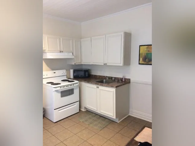Trois-Rivières , location temporaire, courte durée , logement 4 1/2 pièces--- meublé entièrement 2 chambres à coucher thumbnail 4