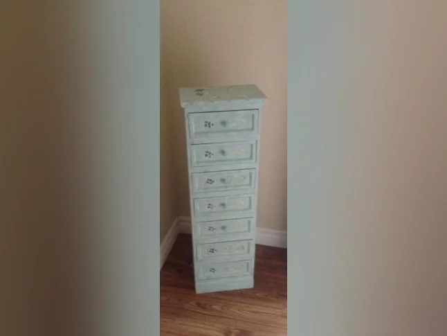 Petite commode décorative thumbnail 2