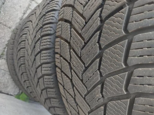 245-50R20x4 pneus hiver Michelin X-Ixe Snow comme neuf. thumbnail 2