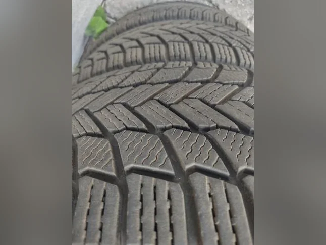 245-50R20x4 pneus hiver Michelin X-Ixe Snow comme neuf. thumbnail 3