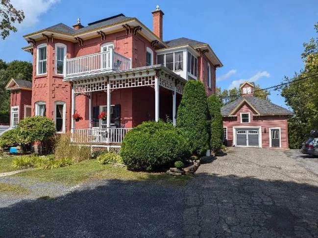 Quadruplex 70 500$ / revenus annuel à Cowansville