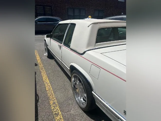 Cadillac coupe deville 1993 thumbnail 4