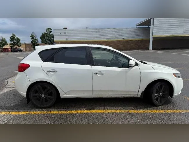 Kia Forte 5 2011 SX with 186,000 km
