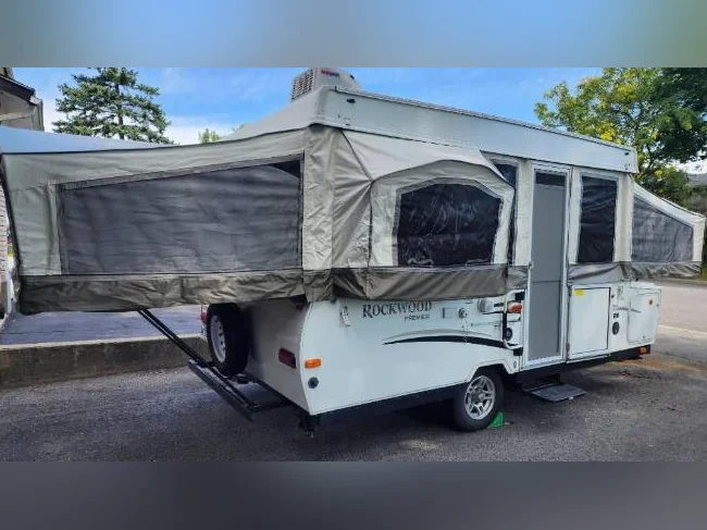 2011 Rockwood (Forest River) Premier Series M-2514G Tent Trailer thumbnail 6