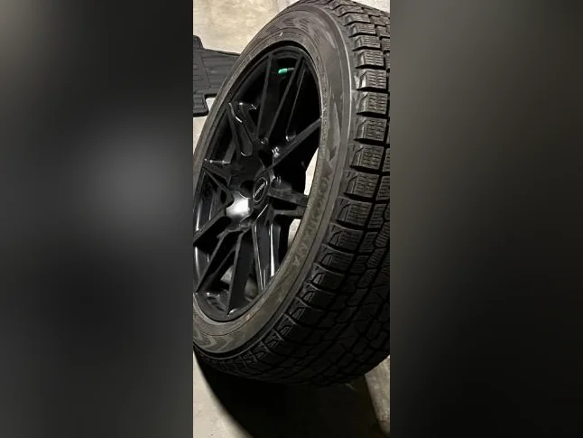 4 tapis neufs et 4 Pneus hiver avec jantes comme neufs Yokohama ICE guard 225/50R18 Tubeless thumbnail 5