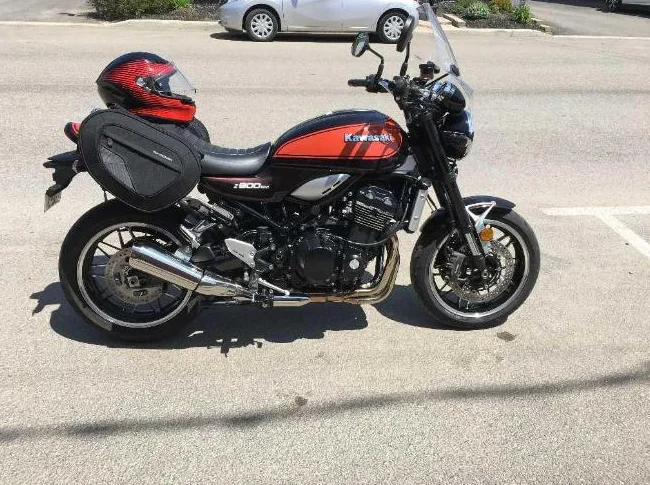Superbe Kawa Z 900 RS à vendre couleur Candy Red comme modèle mythique original la Z 900 de 1972.