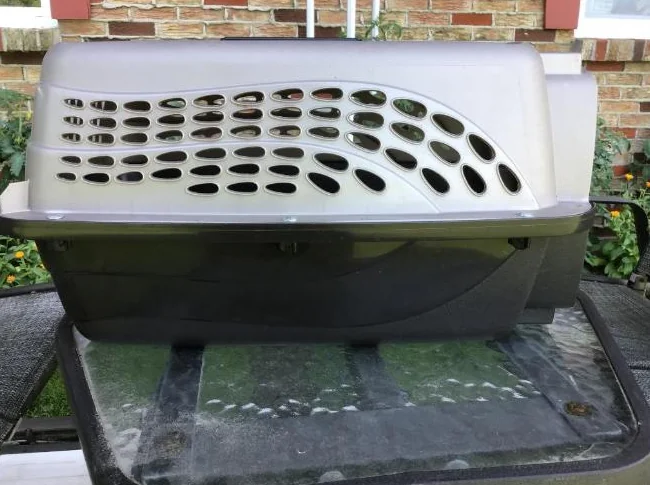 Niche en plastique rigide pour chien et chat. thumbnail 2