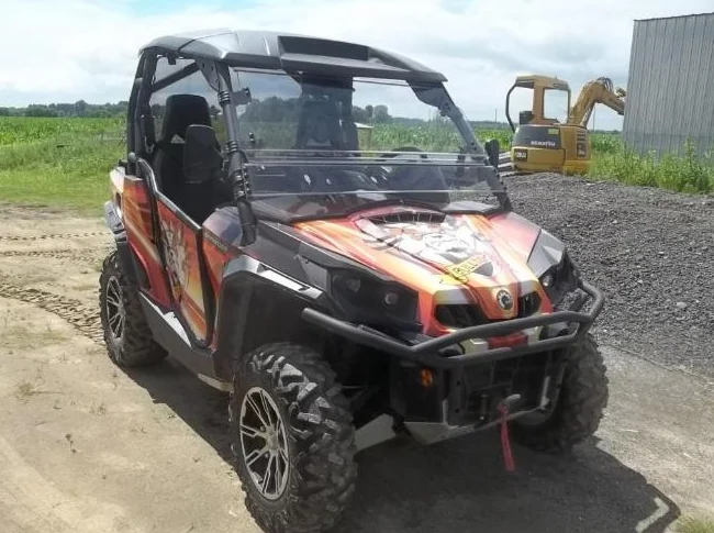 2012 Can Am commander limited 1000 cc ( Prix réduit)