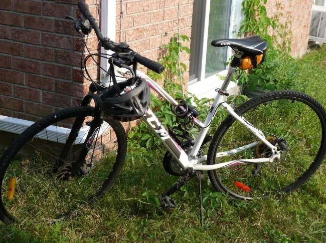 Velo CCM tout terrain avec accessoires à vendre thumbnail 3