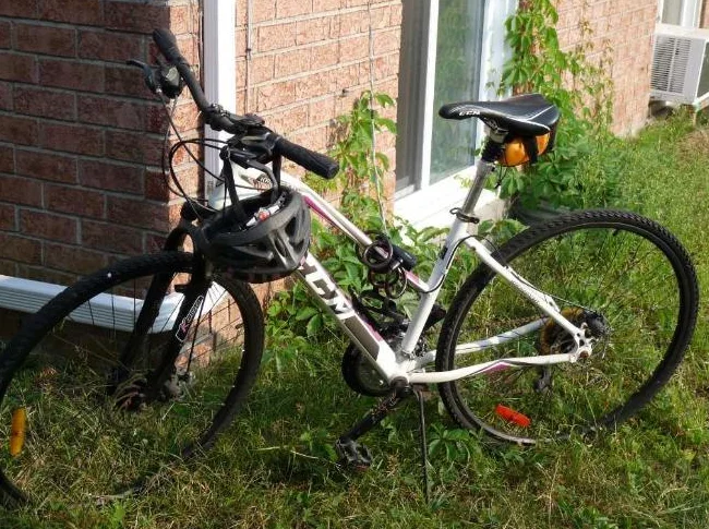 Velo CCM tout terrain avec accessoires à vendre