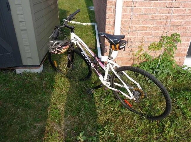 Velo CCM tout terrain avec accessoires à vendre thumbnail 2