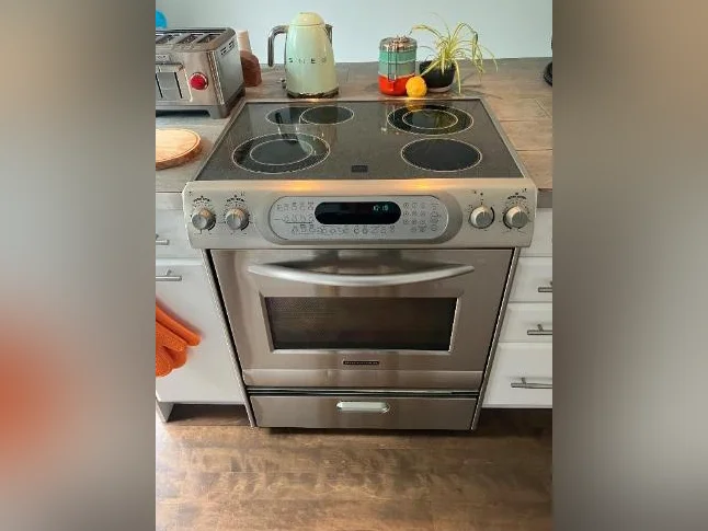 Cuisinière KitchenAid, YKESA907PS, usagé; fonctionnes à merveille!
