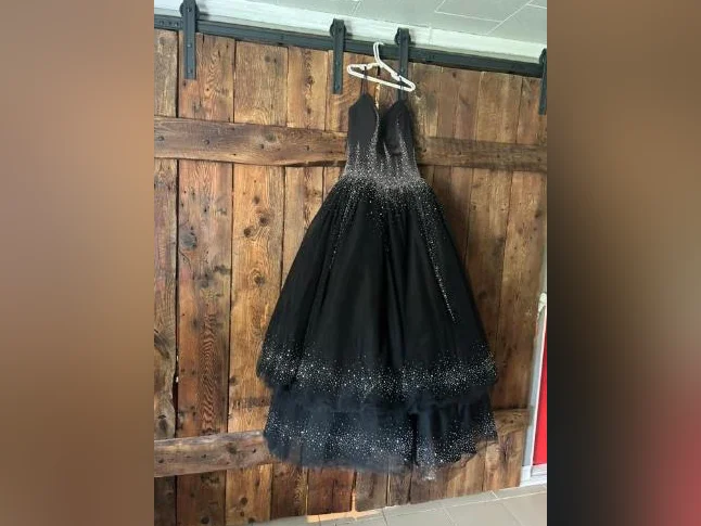 Robe de bal à vendre négociable thumbnail 2
