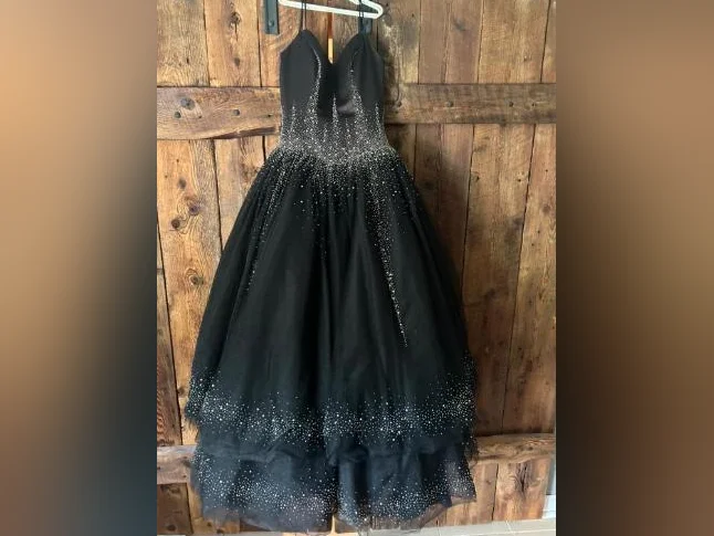 Robe de bal à vendre négociable thumbnail 3