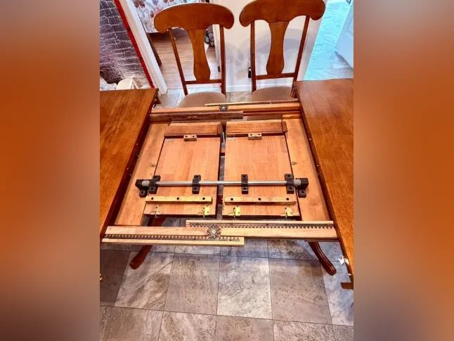Ensemble de salle à manger Primo – Bois massif – Table extensible + 6 chaises-$500 thumbnail 7