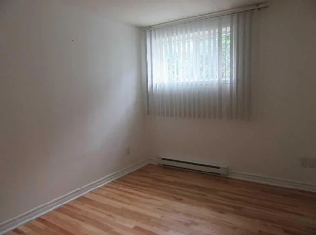 Logement 3 1/2 à louer thumbnail 4