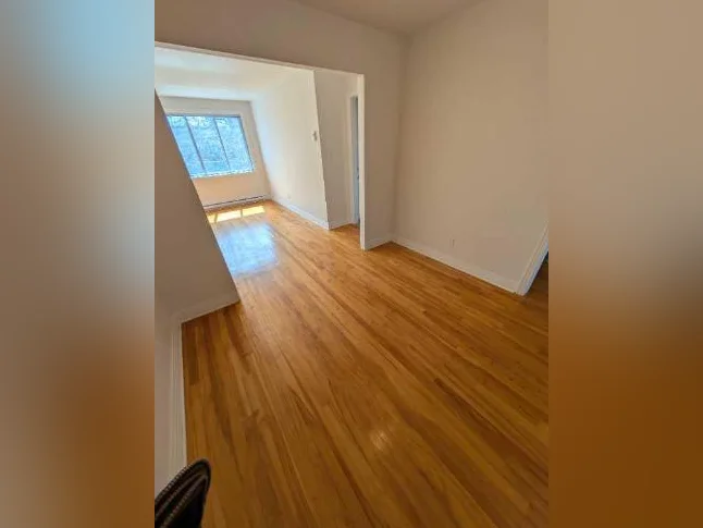 Appartements de 5-1/2 à louer thumbnail 3