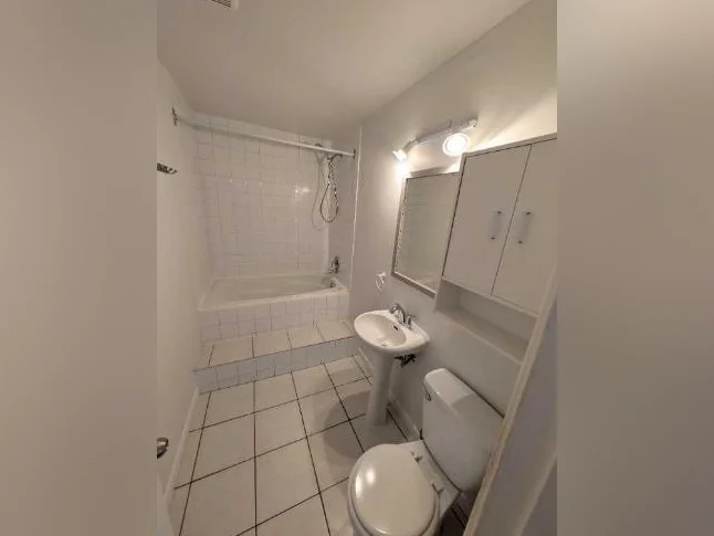 Appartements de 5-1/2 à louer thumbnail 8