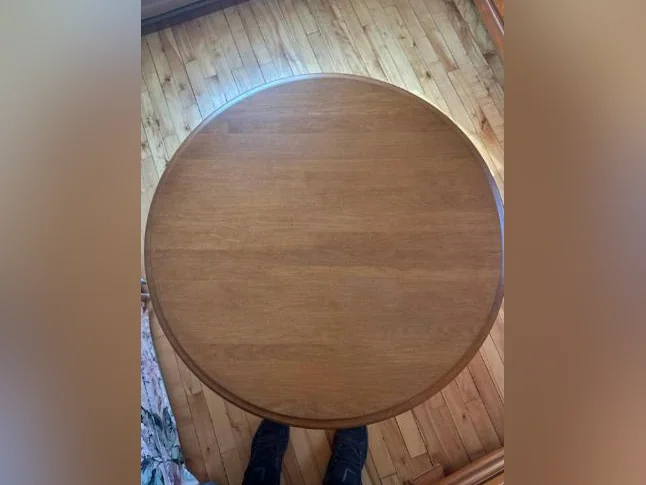 AUBAINE!! Belle table basse/table de salon en BOIS MASSIF (livraison possible) thumbnail 2