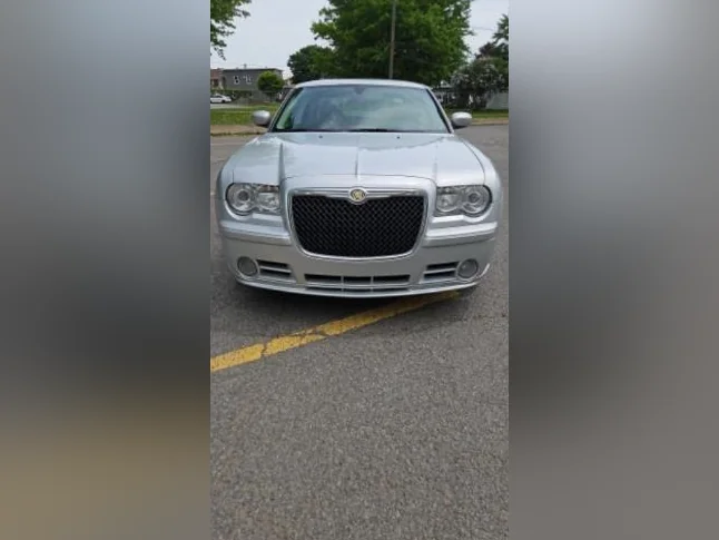 Chrysler 300 SRT8 2009 (425hp) thumbnail 2