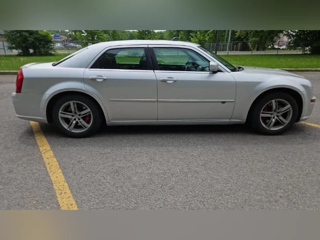 Chrysler 300 SRT8 2009 (425hp) thumbnail 3