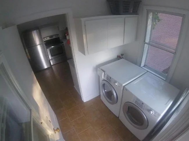 5 1/2 a louer haut de duplex. thumbnail 4