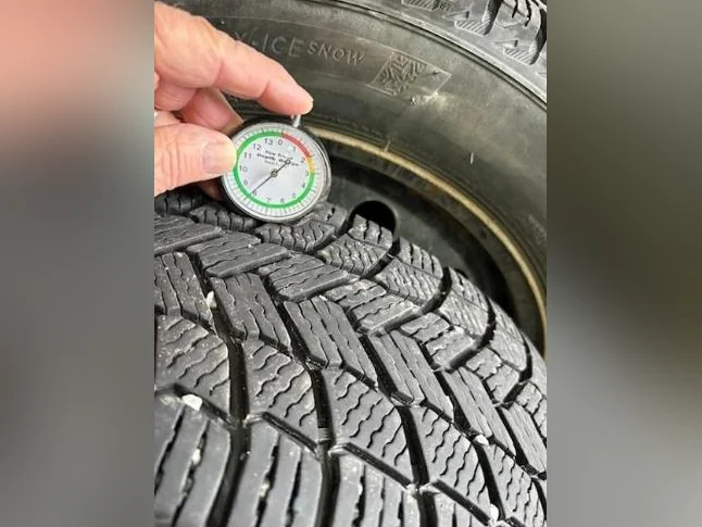 Pnues et janter d'hiver 17 pouces. Winter tires and rims 17 inch
