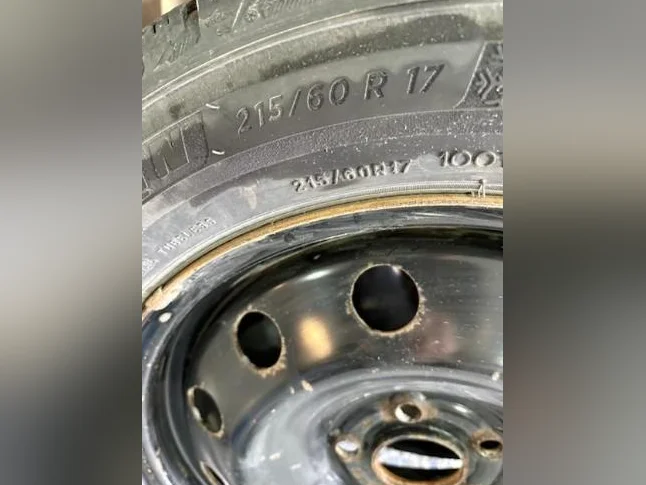 Pnues et janter d'hiver 17 pouces. Winter tires and rims 17 inch thumbnail 6