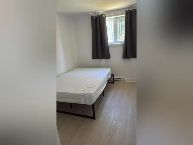 Chambre meublée tout inclus Condo moderne 700$/mois Saint-Hubert 1 personne seulement | Dispo maintenant thumbnail 8